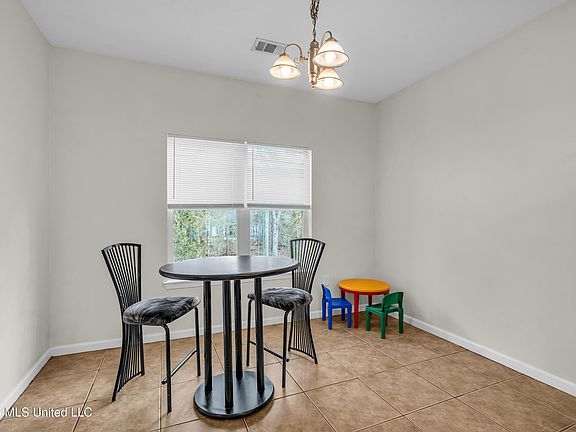 3rd image of 6062 E Benton St