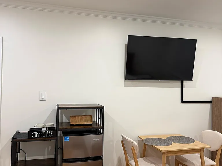 1525 Pelham Pkwy N #3 — Photo 4