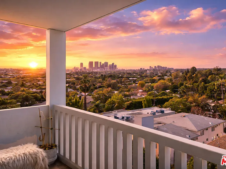 999 N Doheny Dr #611 — Photo 1
