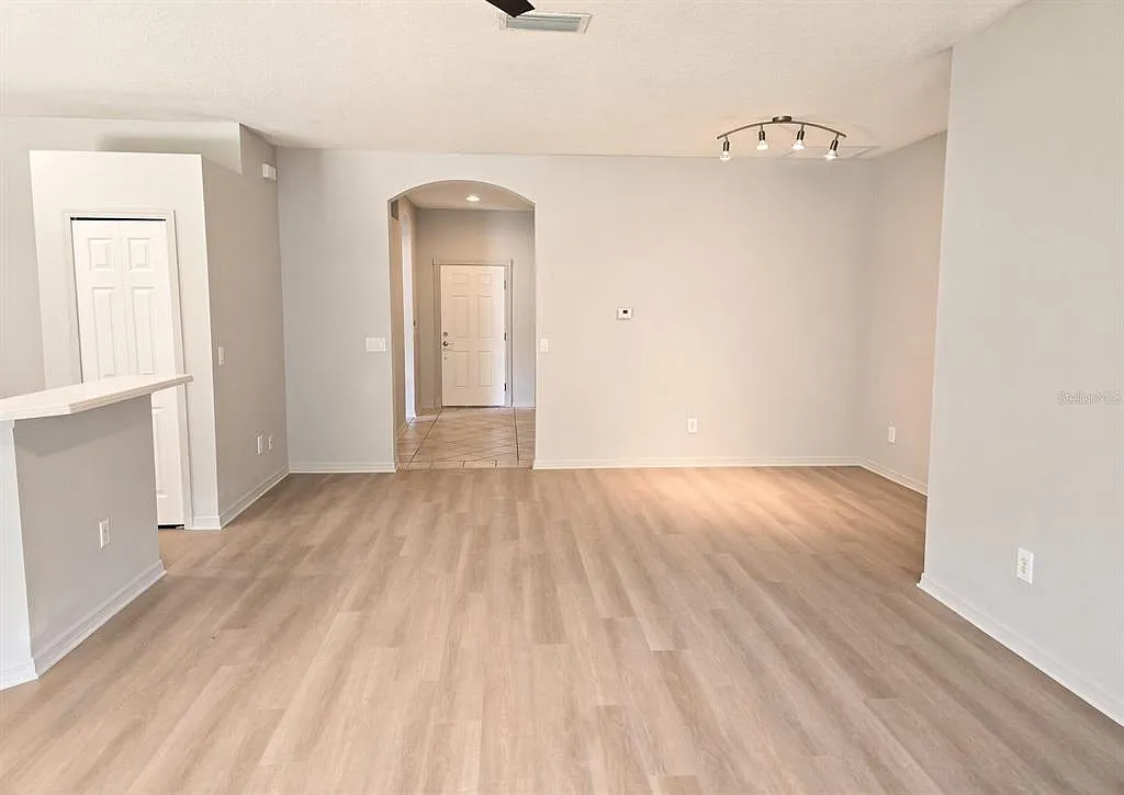 3 bed, 2.0 bath, 1560 sqft, $2,200 — Photo 2