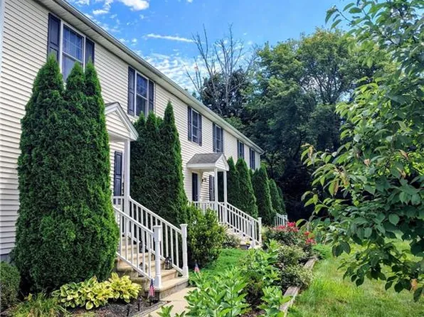 4 Legris Commons Ln Unit 4, West Warwick, RI 02893