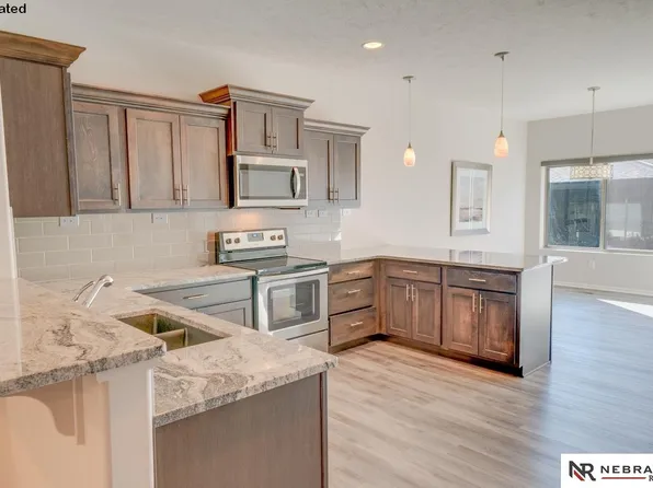 8860 Bristlecone Dr, Lincoln, NE 68526