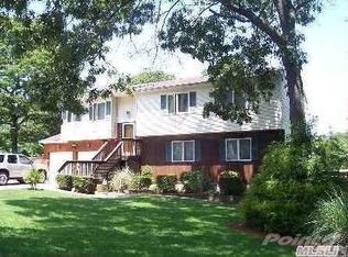 17 Radford Rd, Lake Grove, NY 11755