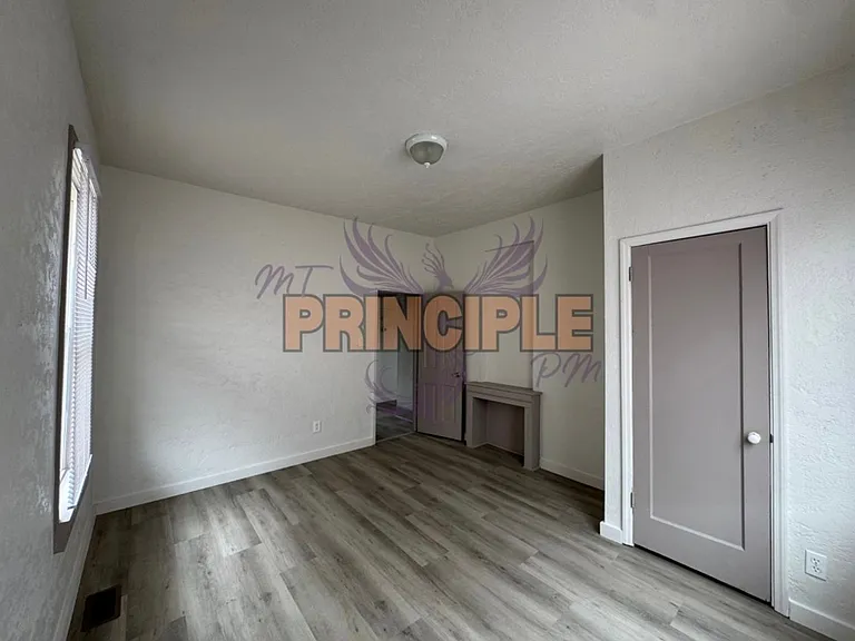 2037 Whitman Ave — Photo 6