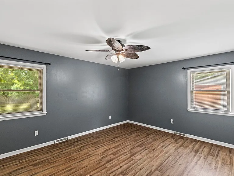 75 Vandergrift Dr — Photo 16