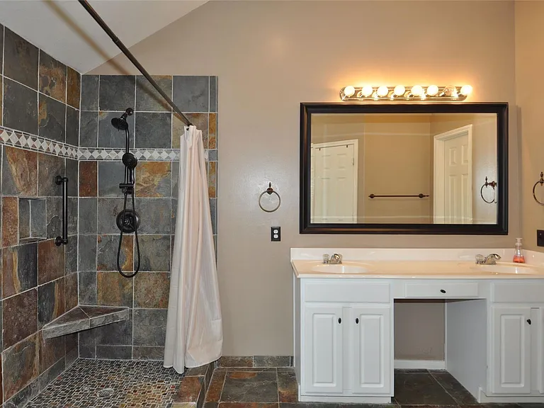 13607 Goldwater Ct — Photo 23