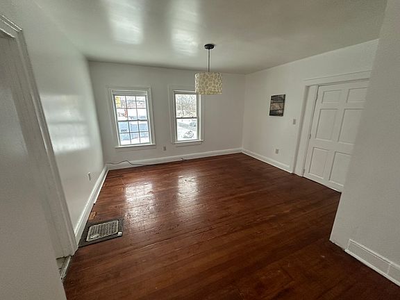 2nd image of 1127 Neilson St Floor 2