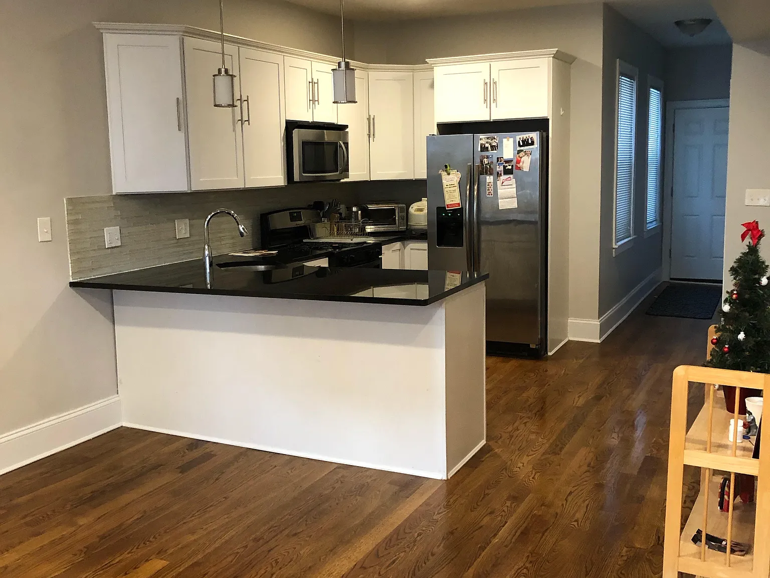 2 bed, 900 sqft, $3,450 — Photo 3