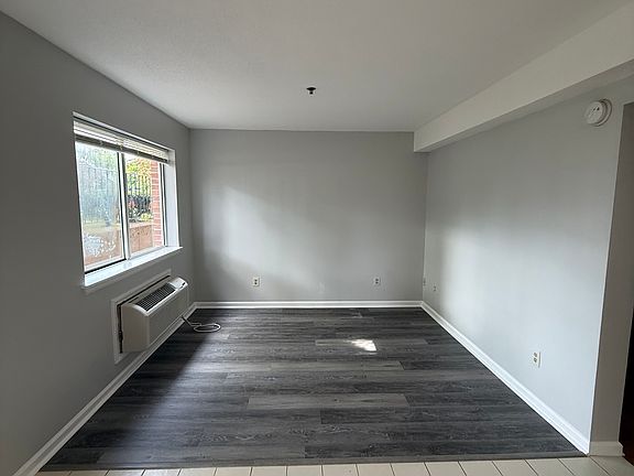 4th image of 6 Crown St APT 2