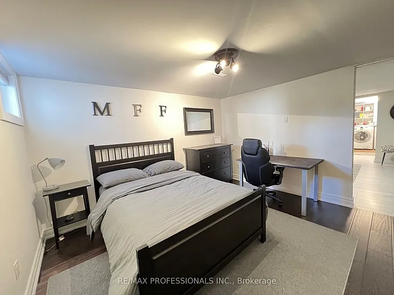 2504 Donnavale Dr — Photo 33