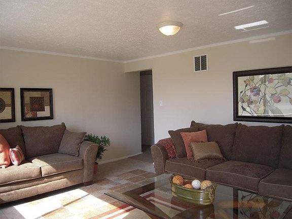 4th image of 3841 Englewood Dr