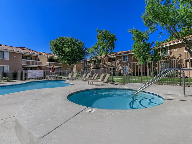 Smoketree Apartments — Photo 13