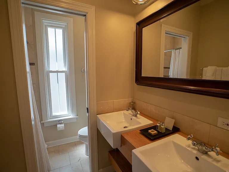 3238 N Hoyne Ave #2 — Photo 3