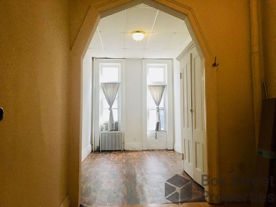 2nd image of 203 Green St APT 3R