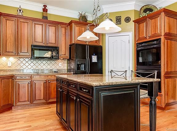 5th image of 2730 Harbour Pointe Ct