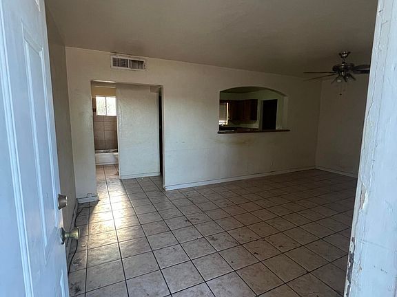 4th image of 4528 N 17TH Avenue