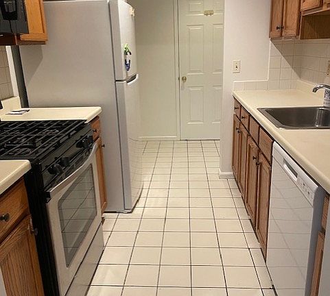 2nd image of 9-1 Vernon Ct