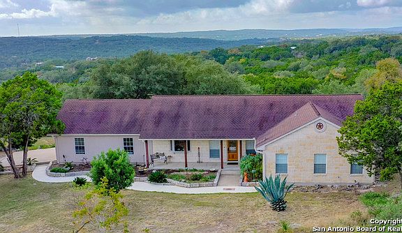 3rd image of 618 Eves Spring Dr