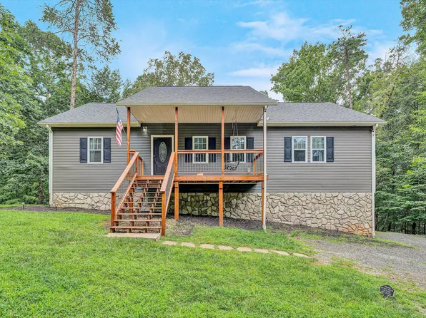 1074 Long Pine Ct, Moneta, VA 24121