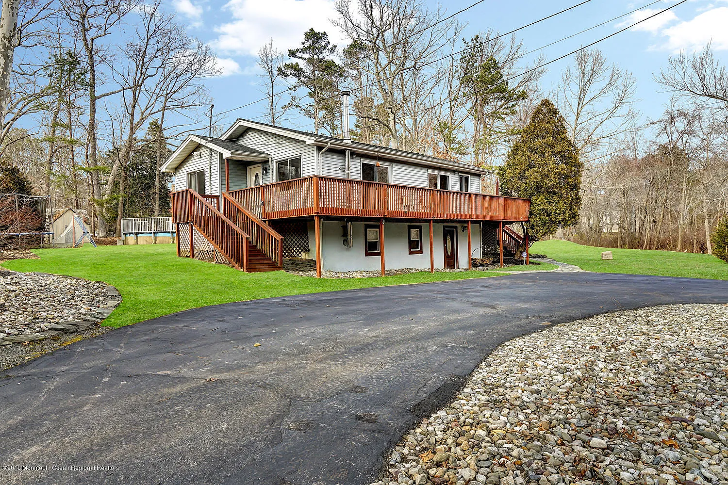 672 Freehold Rd photo 1