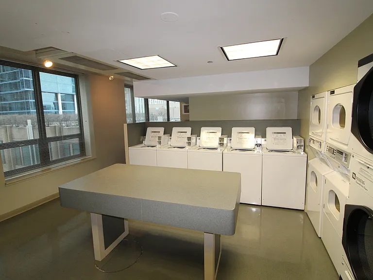 400 N La Salle Dr #2107 — Photo 24