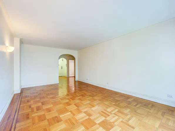 117-01 Park Lane South image 7 of 34