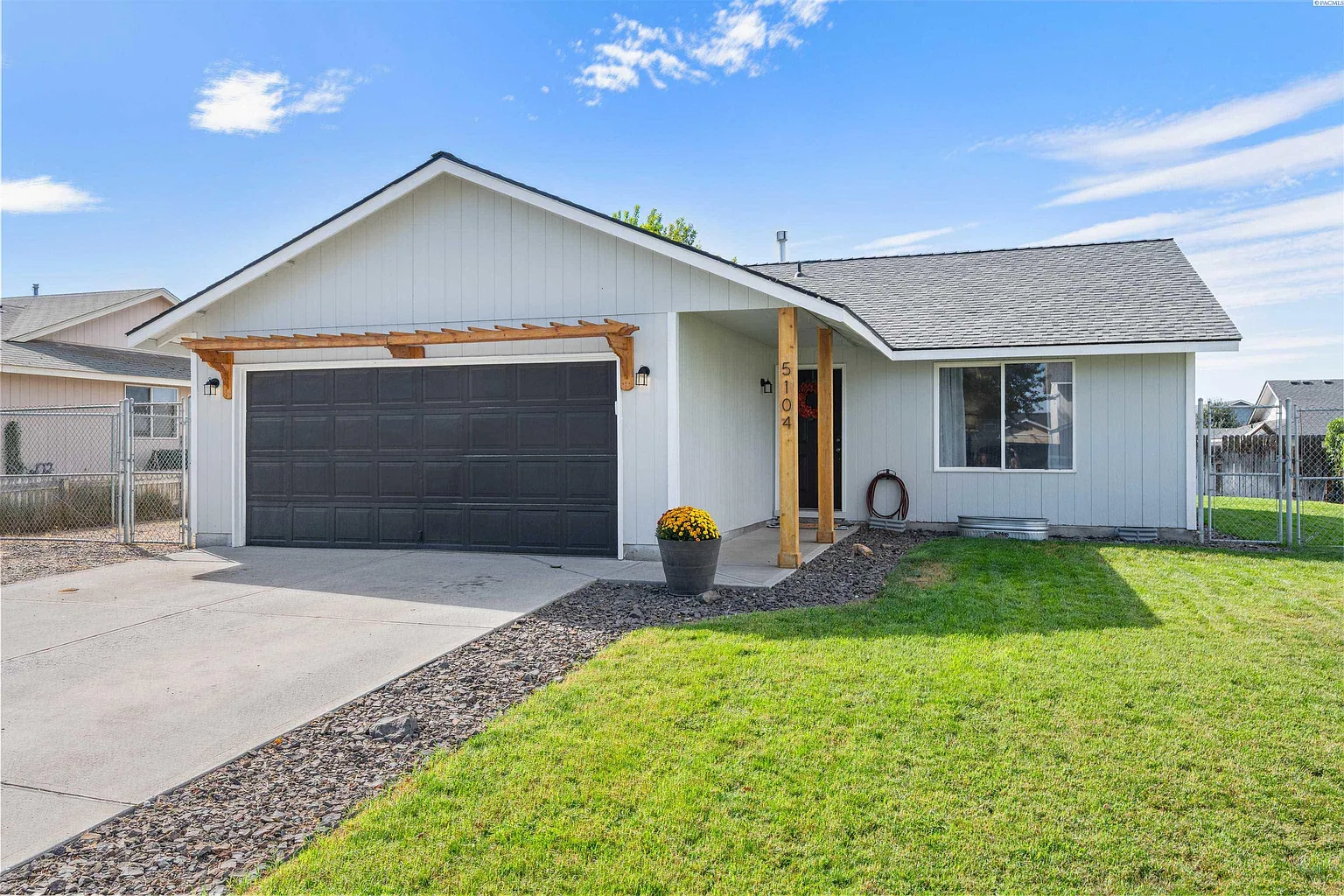 5104 Robert Wayne Dr photo 1