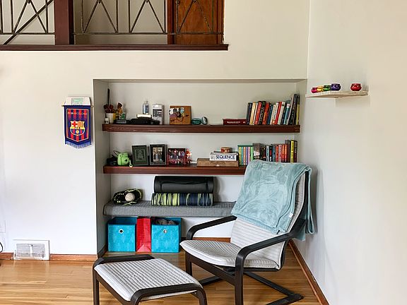 Small nook in the living area for library/study