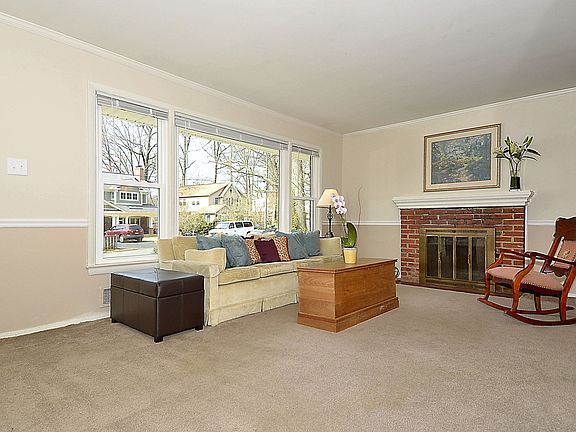 2nd image of 2225 Primrose Dr