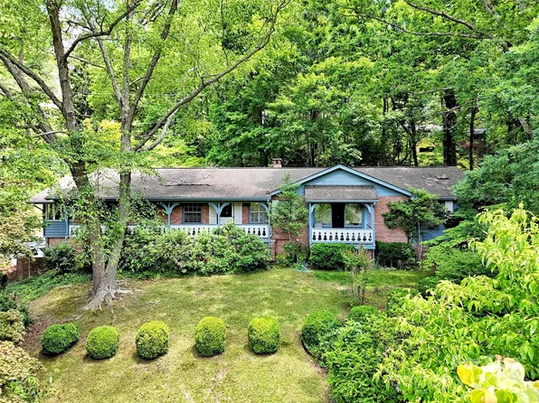 34 Brunswick Dr, Waynesville, NC 28786