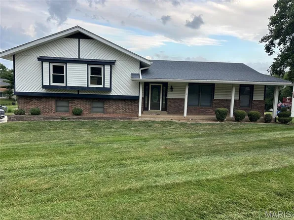 3 Harbor Point Ct, Lake Saint Louis, MO 63367