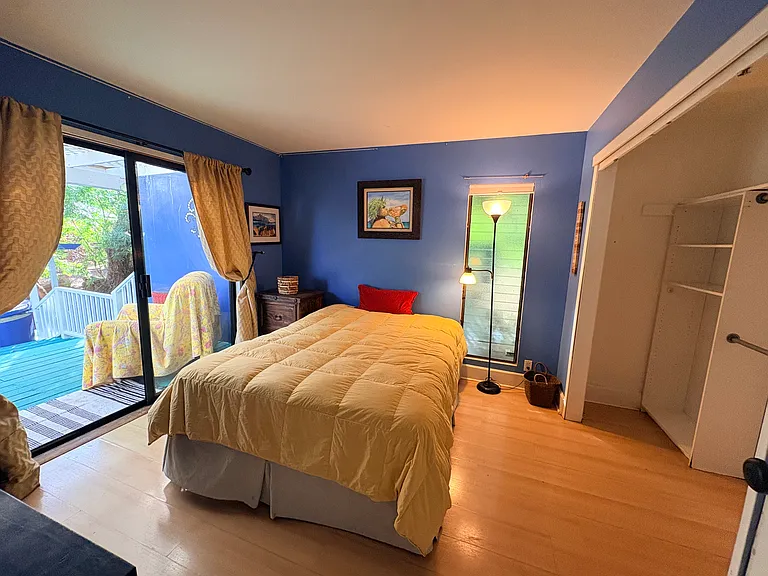 bedroom with access to lanai and jacuzzi
