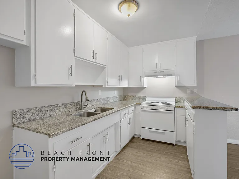 1010-1020, 1028 Orange Ave. — Photo 2
