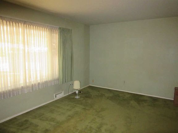 3rd image of 2870 Oakdale Dr