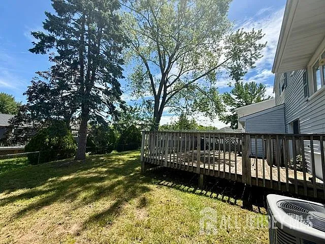 5 Sussex Ct — Photo 4