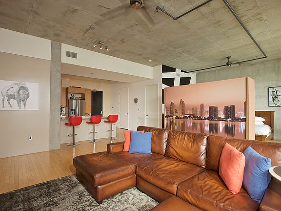 4th image of 527 10th Ave Unit 602