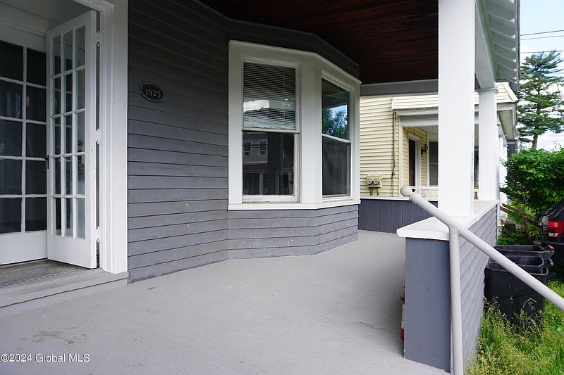 5th image of 734 Myrtle Avenue