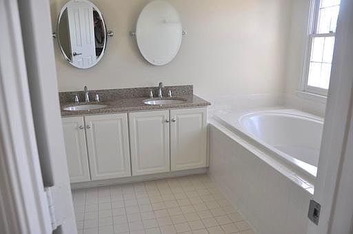 4th image of 47683 Whirlpool Sq