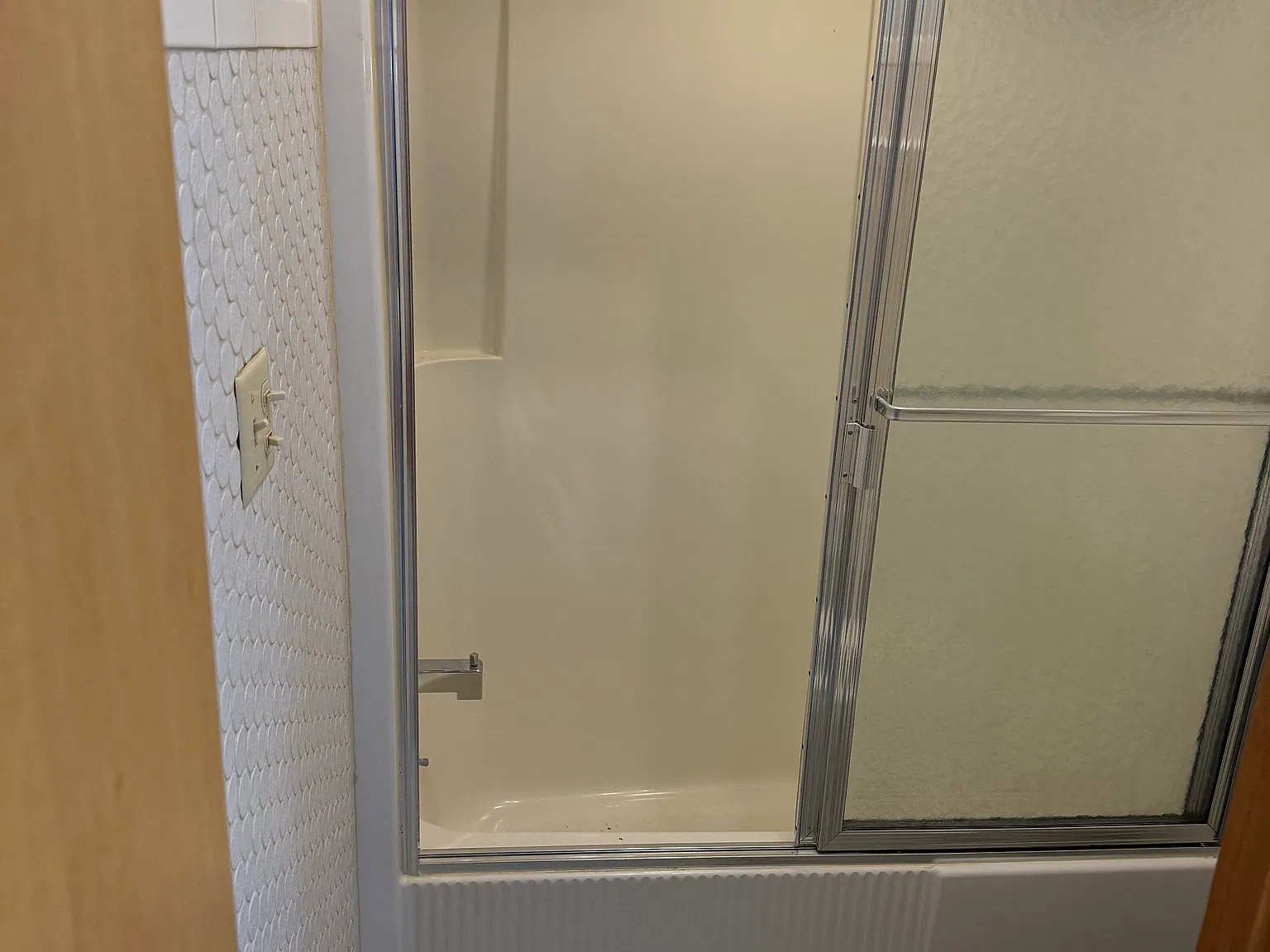 3 bed, 1800 sqft, $2,400 — Photo 4