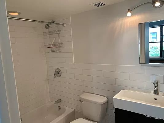 4th image of 121 W 95th St #3B