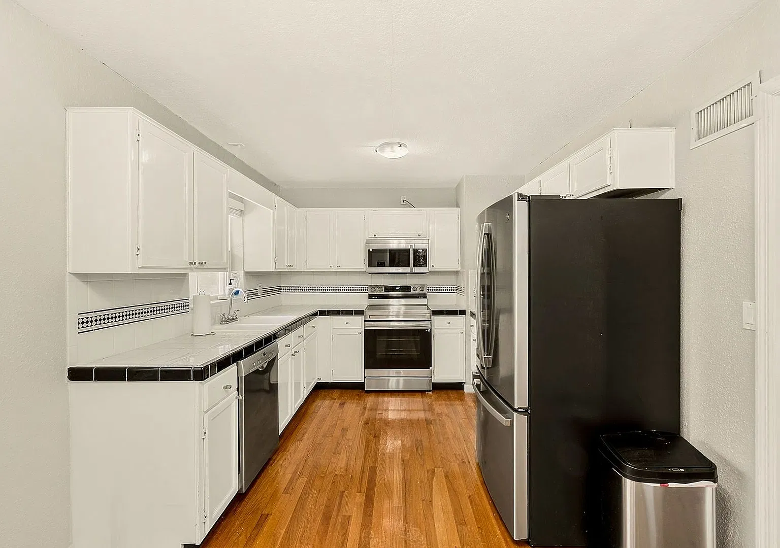 Well-Maintained 2BR/2BA Home with Solar & Large Backyard — Photo 4