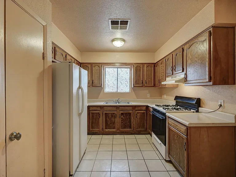 1114 E Bisnaga St — Photo 6