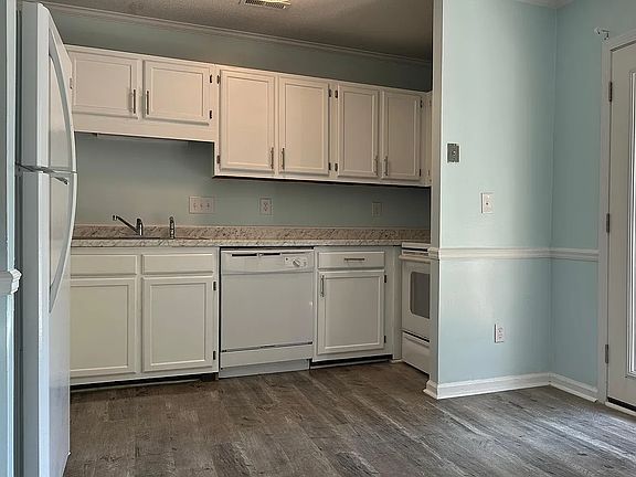 2nd image of 509 Coronation Dr #509
