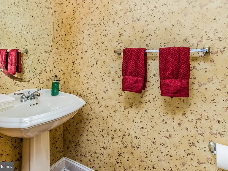 17 Lancaster Ct — Photo 21