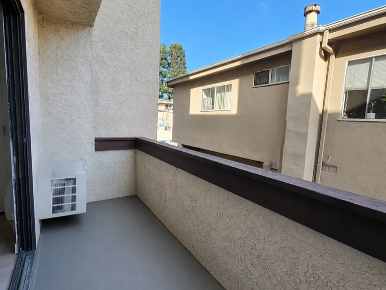 1535 Granville Ave #104 — Photo 8