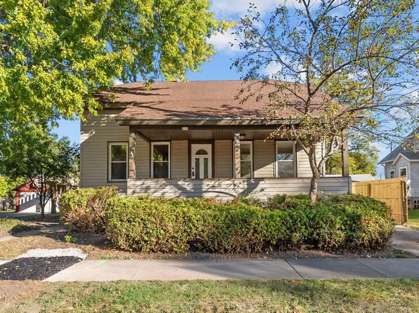 110 W 17th Ave, Oshkosh, WI 54902