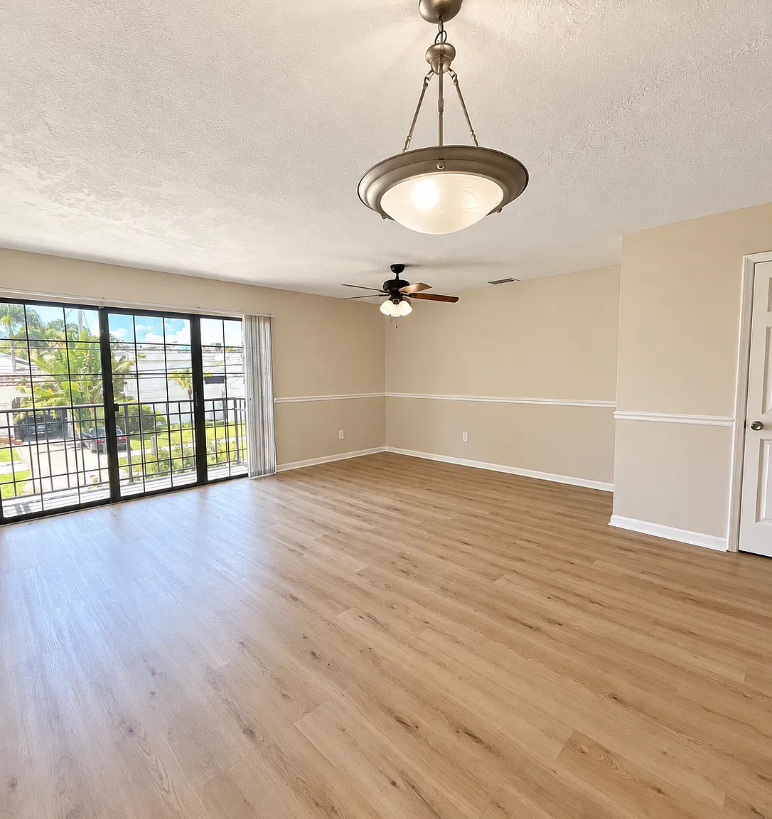 2 bed, 2.5 bath, 1170 sqft, $2,224 — Photo 4