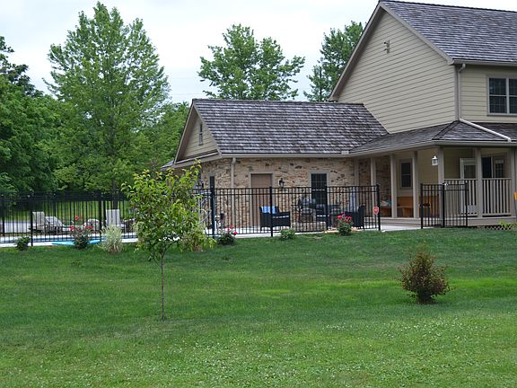 2nd image of 1720 Millwood Ln