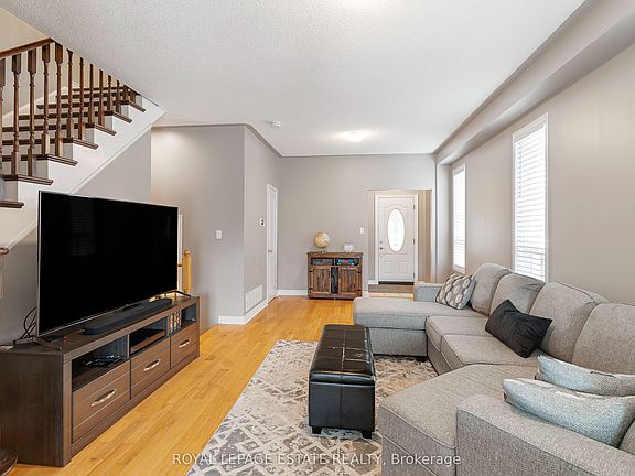 4th image of 9 Brookstone Ct