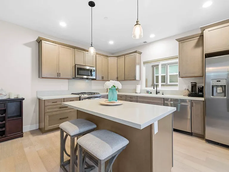 5051 Savannah St — Photo 15